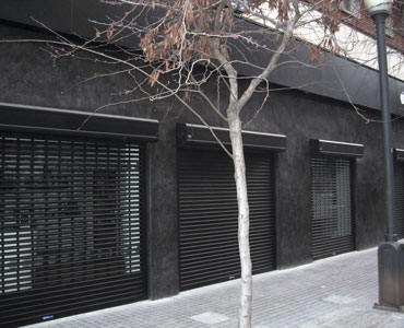 Puertas de uso comercial – Puertas Zass